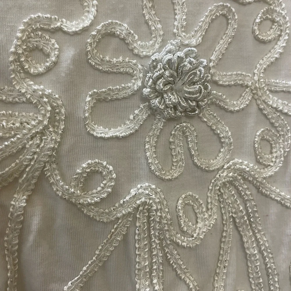 Lauren Michele EUC short sleeve white top - Picture 3 of 4